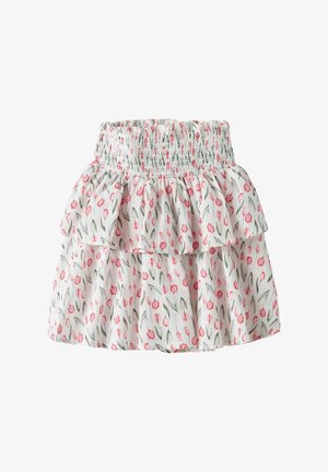 Jupe blanche à volants avec taille élastique, ornée de motifs de tulipes roses et de feuilles vertes ; tissu léger avec une finition douce et texturée.