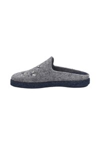 Chausson gris en feutre avec une texture douce, avec un design à l'arrière ouvert et une semelle bleu marine. Présente des accents brodés subtils sur le dessus.