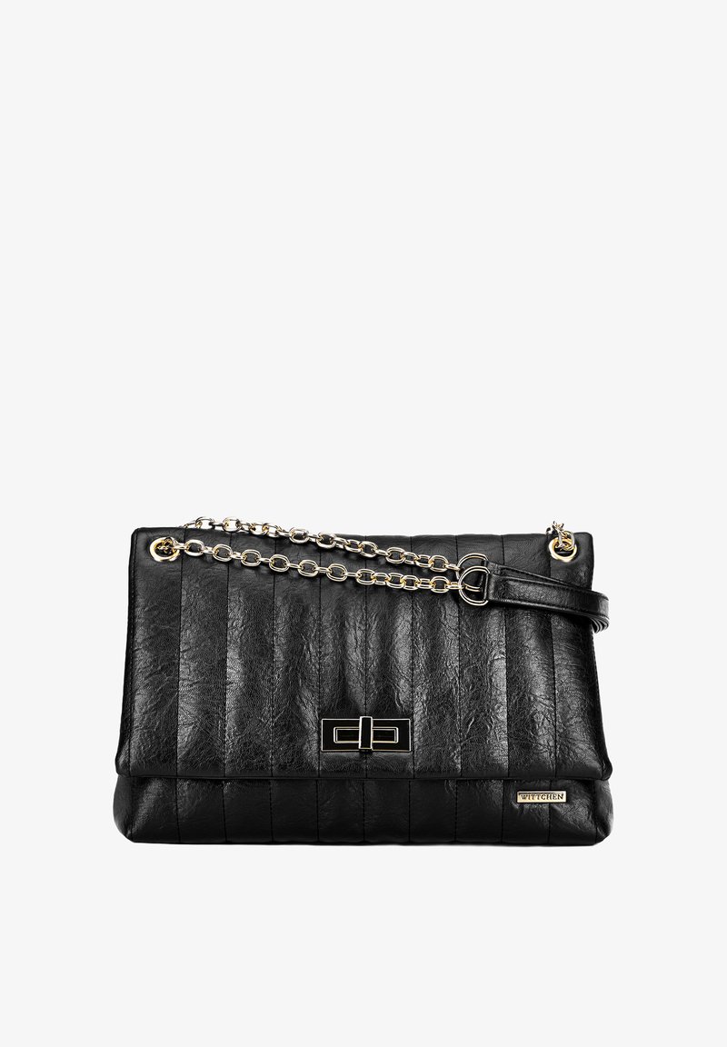 Borsa a tracolla in pelle nera con design trapuntato, cinturino a catena dorata, chiusura rettangolare magnetica e logo del marchio accentuato in basso a destra.