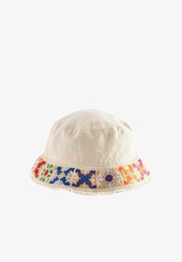 Vybráno, neutral crochet trim