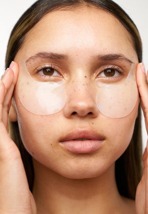 WATER DRENCH™ HYALURONIC CLOUD HYDRA-GEL EYE PATCHES - Eyecare - -