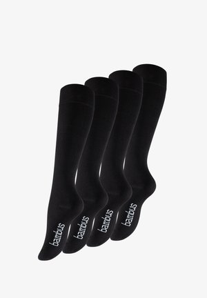 Chaussettes noires jusqu'aux genoux en paquet de quatre, fabriquées dans un tissu doux. Chaque paire présente un logo blanc imprimé sur le côté. Texture lisse, design classique.