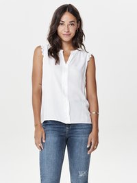 Blusa bianca senza maniche con scollo a V e dettagli in pizzo sulle spalle, arricchita da una texture liscia e una vestibilità morbida.