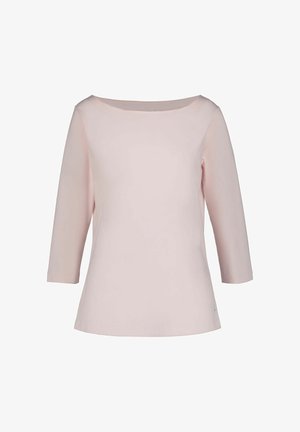 Svetle růžový top s třičtvrtečními rukávy a širokým, zaobleným výstřihem. Jemná, hladká látka a rovný lem s minimálními akcenty.