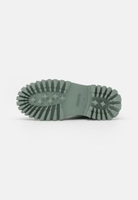 Bronx GROOV-Y - Botas de tornozelo com plataforma - dark sage green