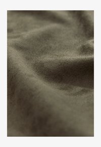 Ausgewählt, khaki green