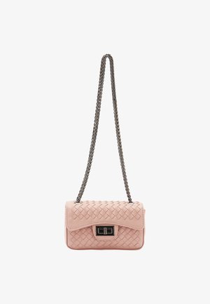 Borsa a tracolla in pelle intrecciata rosa con catena, caratterizzata da una forma rettangolare e una finitura testurizzata, completata da una chiusura in tonalità argento.