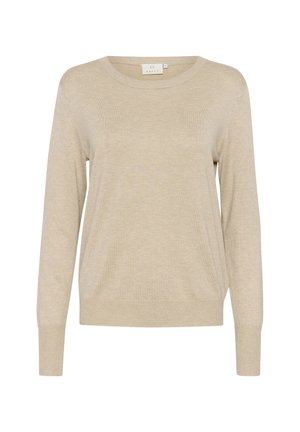 Beżowy sweter wykonany z miękkiej dzianiny, z okrągłym dekoltem, długimi rękawami i luźnym krojem. Gładka tekstura bez widocznych wzorów.