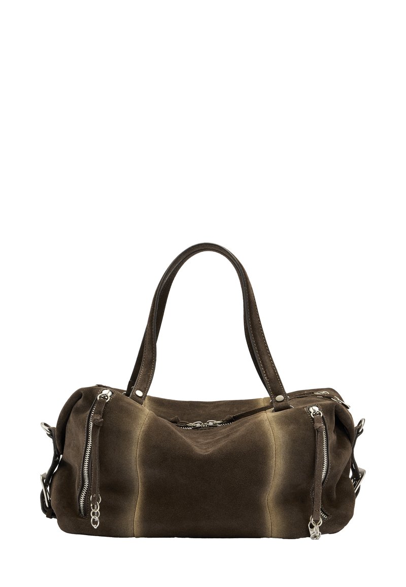 Ciemnobrązowa torebka z zamszu z dwoma uchwytami, z pionowymi kieszeniami na zamek po obu stronach, z elementami w kolorze srebra.