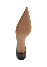 Escarpin en cuir verni noir avec un bout pointu et une semelle texturée marron clair. Caractérisé par une découpe arrondie à l'avant.