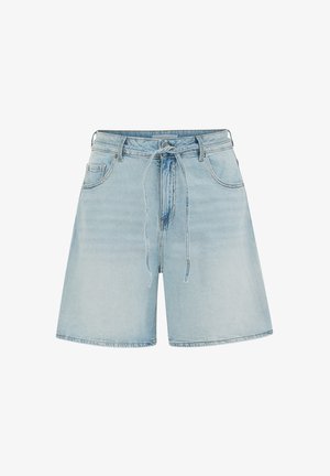 Hellblaue Jeansshorts mit Vordertaschen, Gürtelschlaufen, Knopfverschluss und einem gebundenen Jeans-Schnürgürtel.