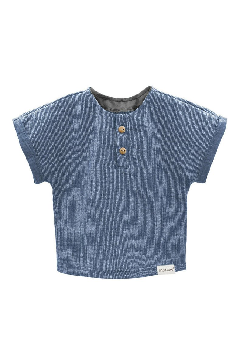 Blaues kurzärmliges Hemd aus einem strukturierten Stoff, mit zwei Holzknöpfen und einem runden Kragen. Kleines Etikett mit Markenname am Saum.