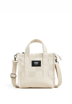 Pieni beige ruudullinen kangaskassi, jossa on kaksi kahvaa, säädettävä olkahihna ja Vansin logo edessä keskellä.