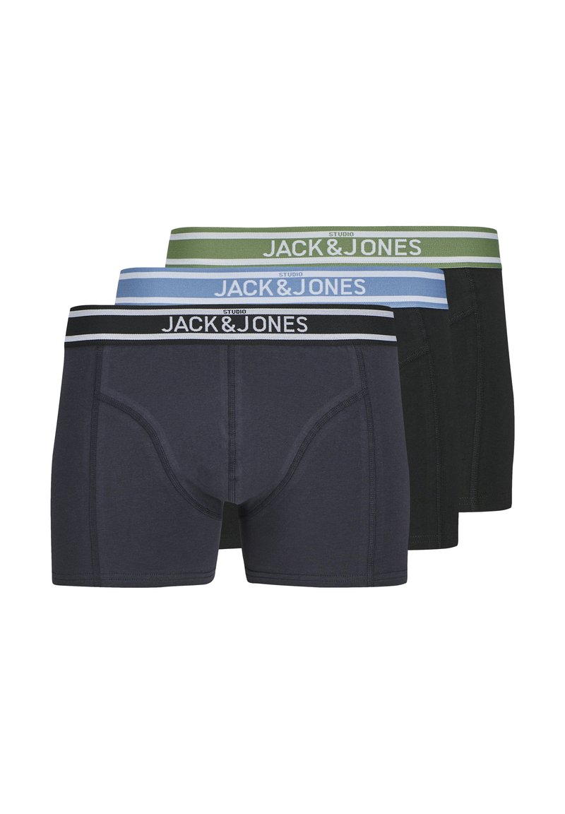 Drie paren JACK & JONES boxershorts: donker marineblauw, groen en zwart; elk met een contrasterende tailleband waarop de merknaam in het wit staat.