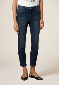 Oltre CON BOTTONE GIOIELLO - Jeans slim fit - blu