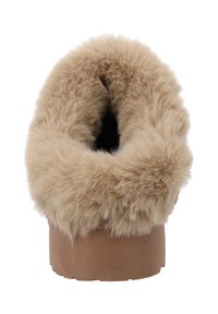 Tan tofflor med en mjuk, fluffig krage av konstfäll och en texturerad, rundad botten. Insidan är mörk med en mjuk yta.