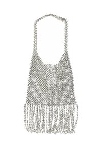 Silberne Perlenhandtasche mit einem Halteband, die ein netzartiges Design und Fransenverzierungen am Boden aufweist. Glatte Textur mit metallischem Glanz.