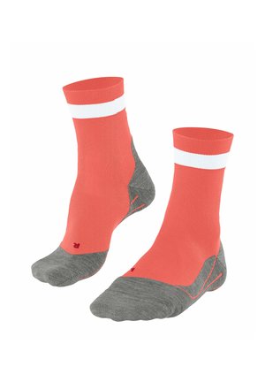 Korallenfarbene und graue Sportsocken mit weißen Akzenten, nahtloser Zehenpartie, verstärktem Fersenbereich und strukturiertem Muster für Grip und Komfort.