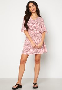 Bubbleroom PRINTED VISCOSE SET - T-shirt z nadrukiem