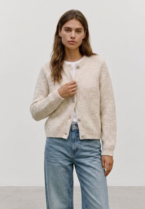 Vero Moda, VMMAYBE JEWEL LS O-NECK CARDIGAN NOOS - Жилетка - birch detail w jewel button