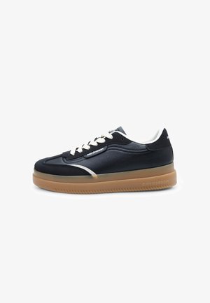 Bata, NORTH STAR STRIKER - Sneakers basse - nero