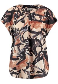 Blouse à manches courtes avec encolure ronde, fermeture par boutons, et motif abstrait de coups de pinceau en tons noirs, bruns et beiges.