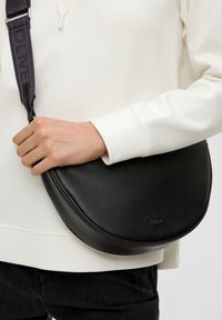 s.Oliver HOBO czarny