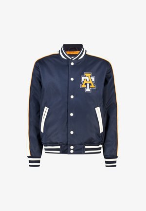 Chaqueta varsity azul marino con botones blancos, puños y cuello acanalados con rayas blancas, bolsillos laterales blancos y logotipo amarillo y blanco en el pecho.