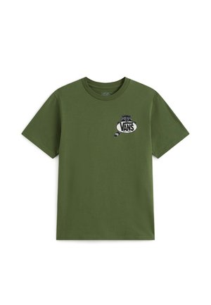 T-shirt verde a maniche corte con piccolo logo Vans e grafica di procione sul petto sinistro.