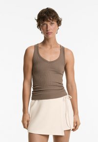 OYSHO SOFT TOUCH SLEEVELESS V-NECK - Top - brown