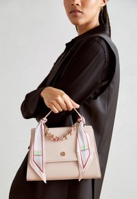 Nevybráno, light pink