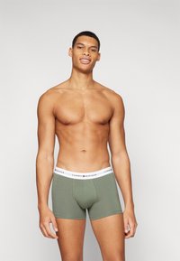Tommy Hilfiger SIGNATURE TRUNK 3 PACK - Ozke boksarice - light green/light blue/pink