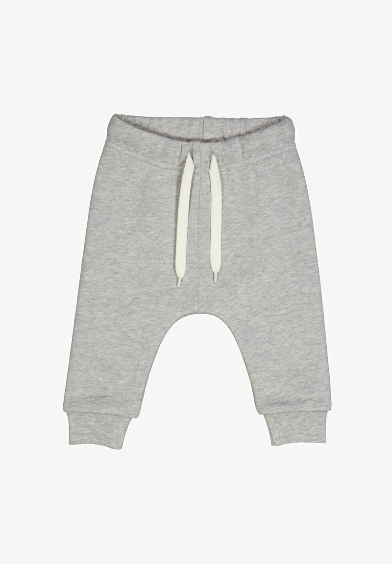 Lichtgrijze joggingbroek gemaakt van zacht materiaal. Voorzien van een elastische tailleband met witte koordjes en aansluitende boorden bij de enkels.