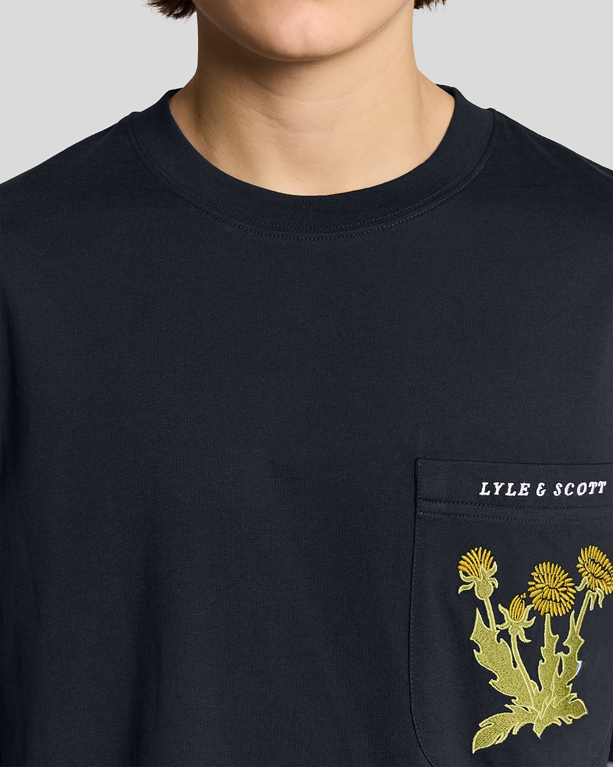 Lyle & Scott FLORAL EMBROIDERY - Print T-shirt - dark navy/dark