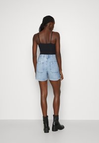 GAP EASY PULL ON - Pantaloni scurți din denim - light indigo