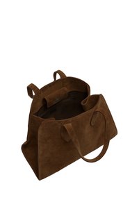 Brązowa zamszowa torba tote z przestronnym wnętrzem, dwoma górnymi uchwytami i magnetycznym zapięciem. Gładka tekstura i minimalistyczny design.