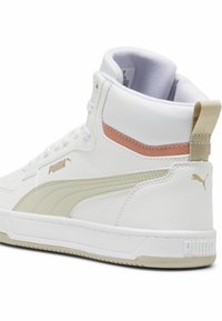 Puma CAVEN 2.0 - Zapatillas altas - whitedesert dustdeeva peach