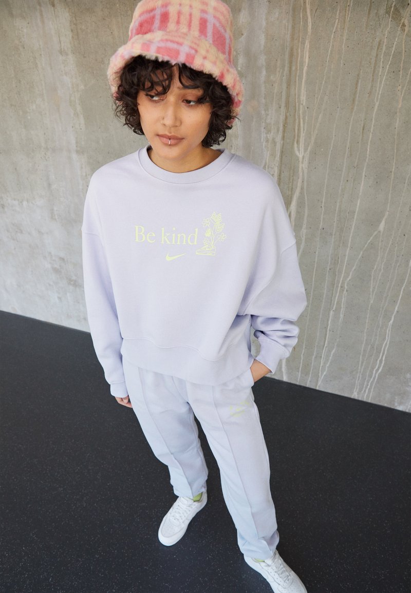 Nike Sportswear TREND CREW OVERSIZED - Camisola - pure violet