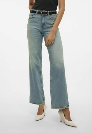 WEIT GESCHNITTEN VMTESSA - Jean flare - medium blue denim