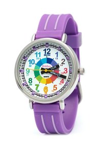 Montre avec un bracelet en silicone violet et un boîtier rond en argent. Cadran coloré et numéroté présentant des segments arc-en-ciel et des aiguilles des heures et des minutes noires.