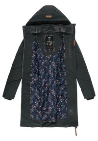 Giacca nera isolante con cappuccio, dotata di una fodera interna a motivo floreale in blu navy e di una zip. Esterno texturizzato con accenti decorativi.
