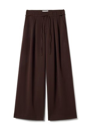 Dunkelbraune Hosen mit weitem Bein, Falten, Seitentaschen, Gürtelschlaufen und einem vorderen Kordelzug vor weißem Hintergrund.