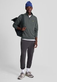 Lyle & Scott MID LAYERS INTERLOCK QUARTER ZIP - Felpa - w gunmetal