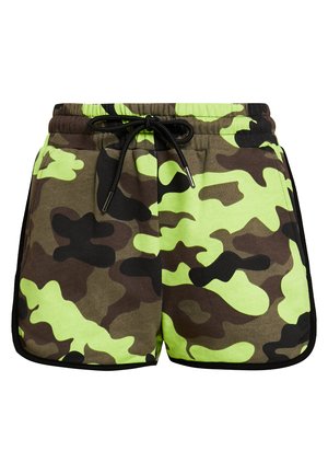 Žali ir rudi kamufliažiniai šortai su raišteliu juosmens srityje, pagaminti iš minkštos medžiagos, su juodais akcentais šoninėse pusėse.