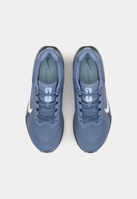 Nike Performance AIR WINFLO 11 - Utcai futócipők - world indigo/sail/light armory blue/anthracite/summit white/pure platinum