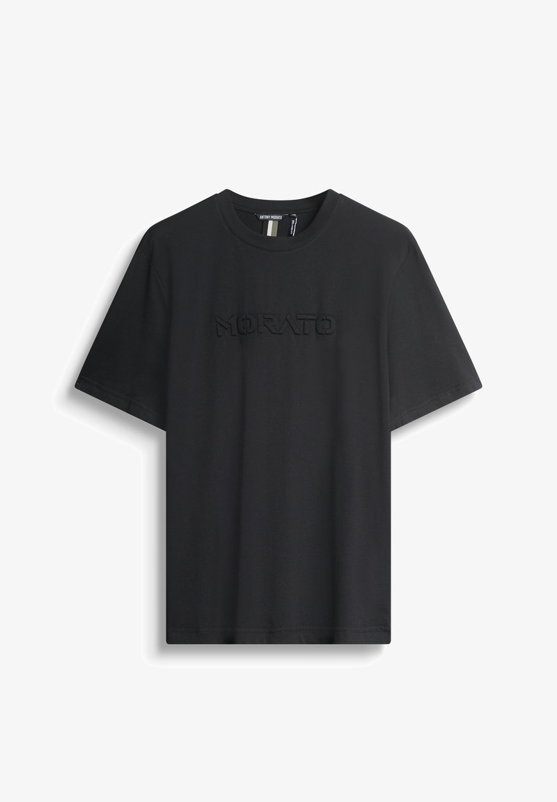 Crna majica kratkih rukava s okruglim izrezom s utisnutim logotipom "MORATO" centriranim na prsima na bijeloj pozadini.