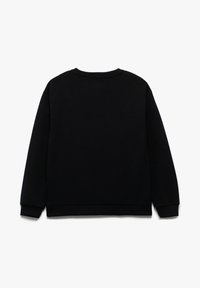 Sudadera negra con textura acanalada, cuello redondo y mangas largas. Los puños y el dobladillo son acanalados para un ajuste ceñido. Sin gráficos ni patrones.