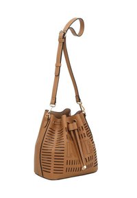 Borsa a secchiello in pelle marrone chiaro con motivo perforato, tracolla regolabile e chiusura a coulisse. Presenta hardware in tono dorato e fori equidistanti.