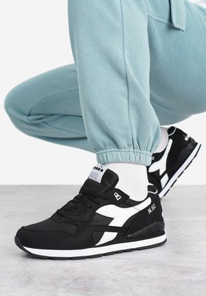 Diadora, DIADORA N92 - Scarpe da allenamento - black\ white