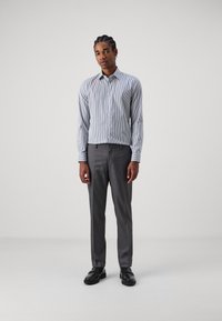 OLYMP No. Six Alkalmi ing - marine